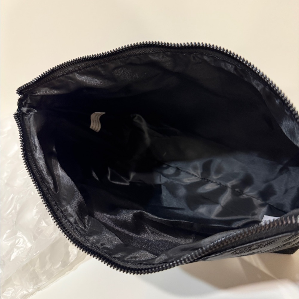 Ed Hardy Black Tiger Embossed Cosmetic Bag - Picture 10 of 11